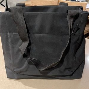Gap tote